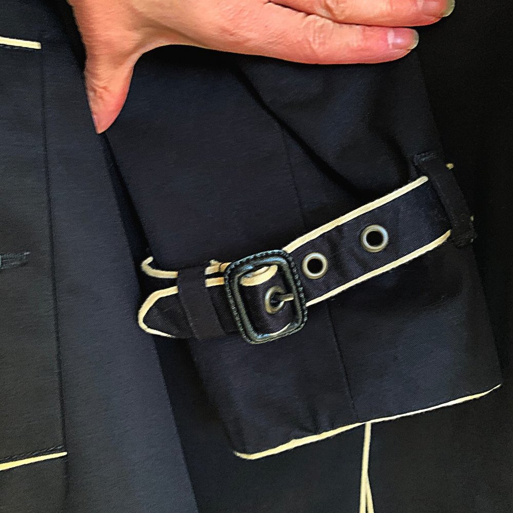 Gap Trench Coat water resistant with contrast piping and polka dot linin… - Picture 8 of 13